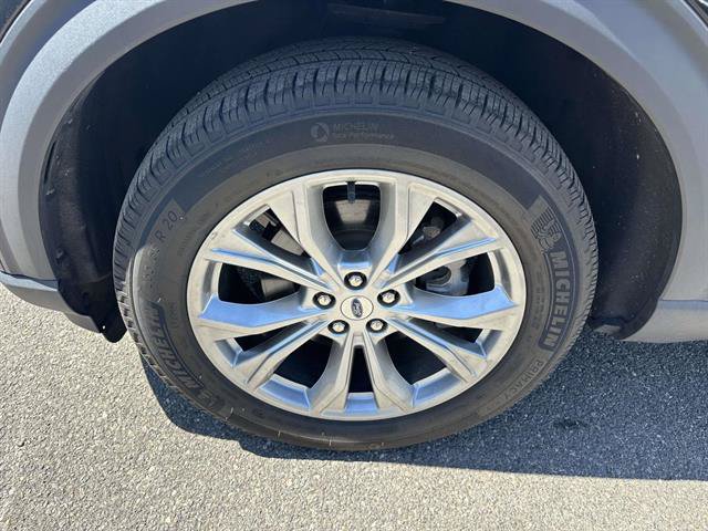 Certified 2023 Ford Explorer Limited w/ Limited Technology Package AWD/4WD image 4