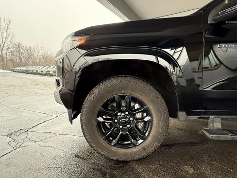 Certified 2025 Chevrolet Colorado Z71 w/ Midnight Edition image 12