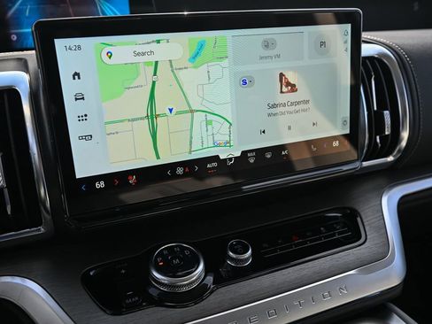 New 2026 Ford Expedition Platinum w/ Driver's Package image 32