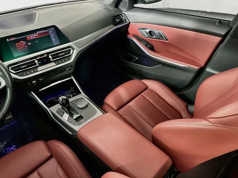 Used 2022 BMW 330i Sedan w/ M Sport Package RWD image 11
