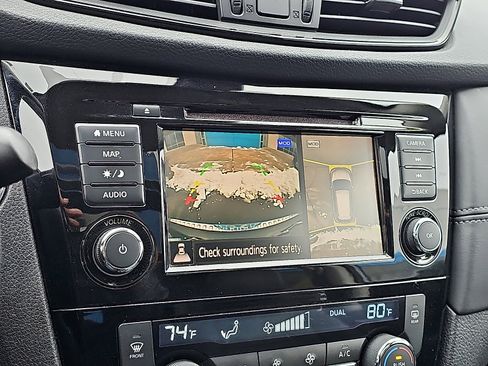 Used 2019 Nissan Rogue SL w/ Premium Package image 19