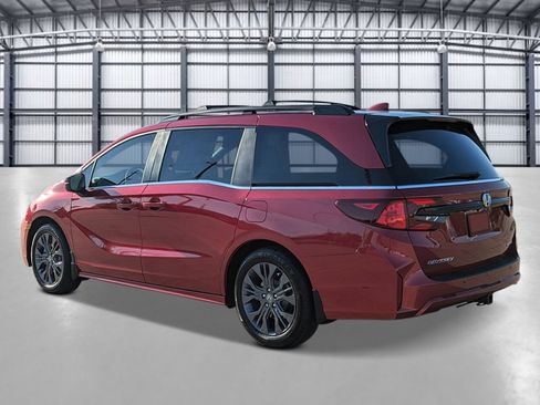 New 2026 Honda Odyssey Touring image 3