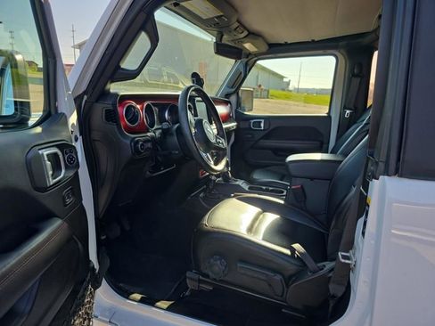 Used 2022 Jeep Wrangler Rubicon w/ Cold Weather Group AWD/4WD image 3