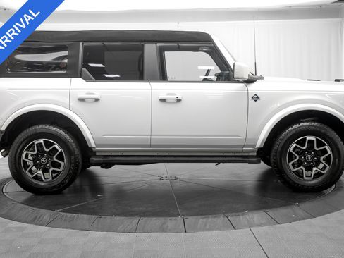 Used 2024 Ford Bronco Outer Banks AWD/4WD image 8