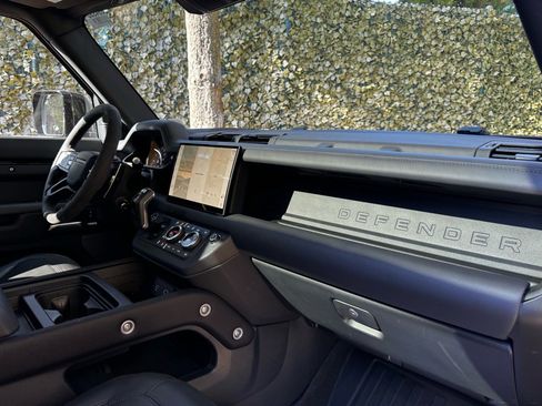 Used 2024 Land Rover Defender 110 V8 image 27