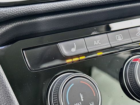 Used 2023 Volkswagen Taos SE image 19