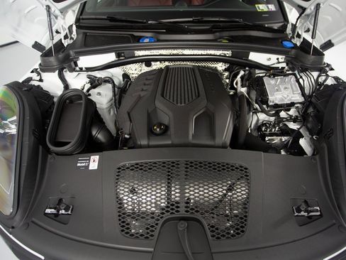 New 2026 Porsche Macan image 40