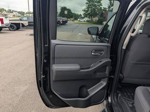 Used 2022 Nissan Frontier SV AWD/4WD image 18