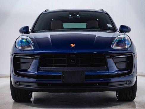 Certified 2025 Porsche Macan image 6
