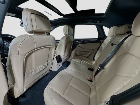 Certified 2026 Porsche Macan AWD/4WD image 24