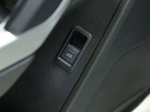 Used 2019 Audi Q3 2.0T Premium Plus image 34