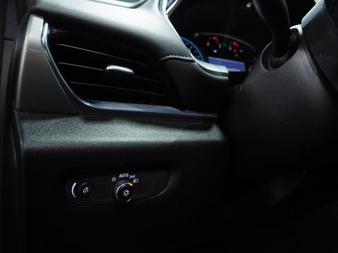 Used 2023 Chevrolet Traverse LT image 25