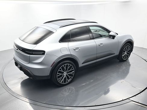 Certified 2025 Porsche Macan Electric RWD image 40