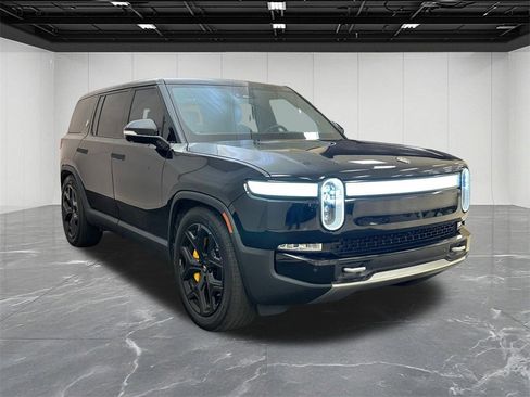 Used 2023 Rivian R1S Launch Edition image 12