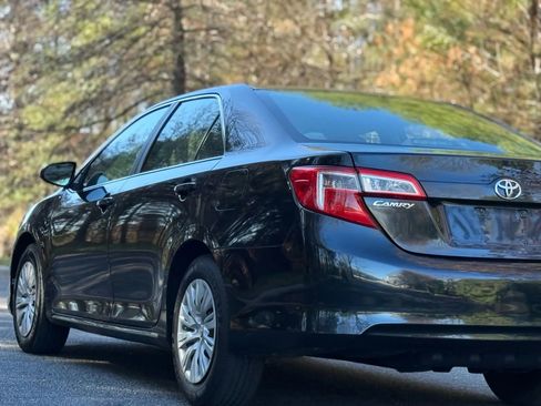 Used 2012 Toyota Camry LE image 7