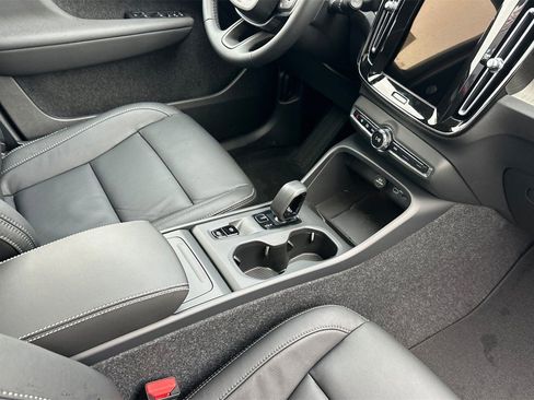 Certified 2025 Volvo XC40 B5 Core w/ Protection Package Premier image 15