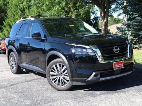 Certified 2025 Nissan Pathfinder SL w/ SL Premium Package FWD image 2