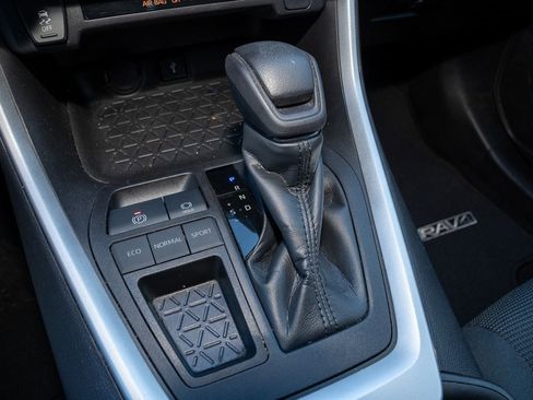 Certified 2022 Toyota RAV4 LE image 15