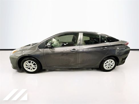 Used 2017 Toyota Prius Two image 7