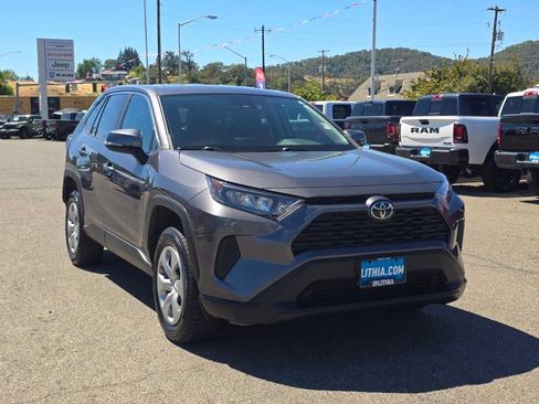 Used 2022 Toyota RAV4 LE AWD/4WD image 7
