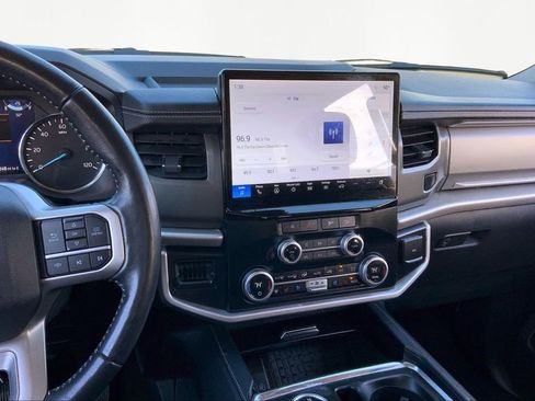 Used 2024 Ford Expedition XLT image 9