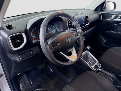 Used 2024 Hyundai Venue SEL image 21