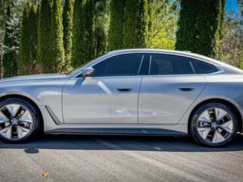 Used 2023 BMW i4 eDrive35 w/ Premium Package image 7