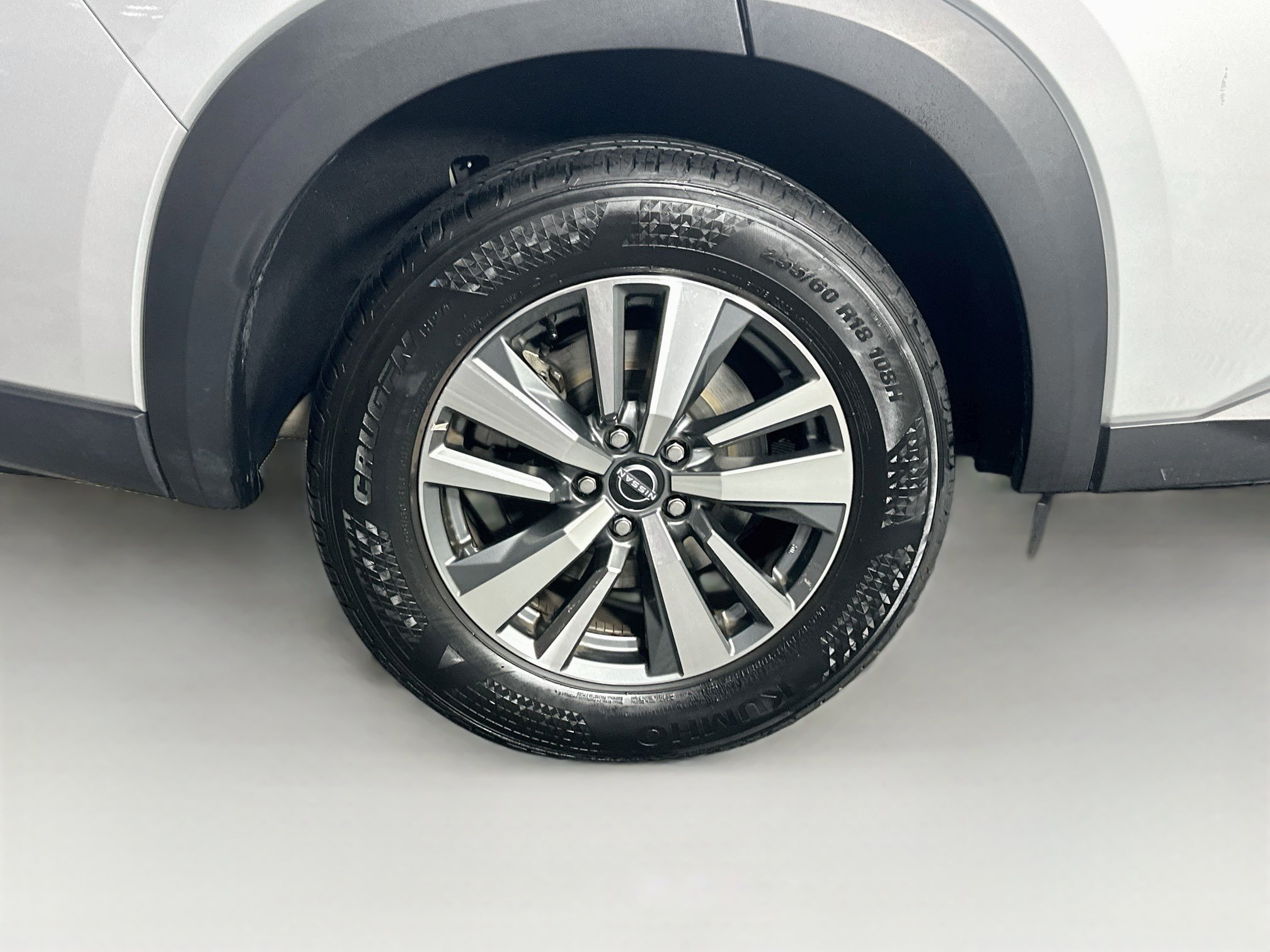 Used 2025 Nissan Pathfinder SL FWD image 11