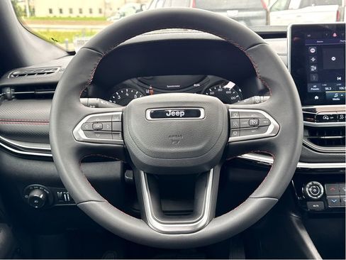 Used 2025 Jeep Compass Trailhawk AWD/4WD image 14
