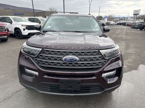 Used 2022 Ford Explorer XLT w/ Equipment Group 202A image 8