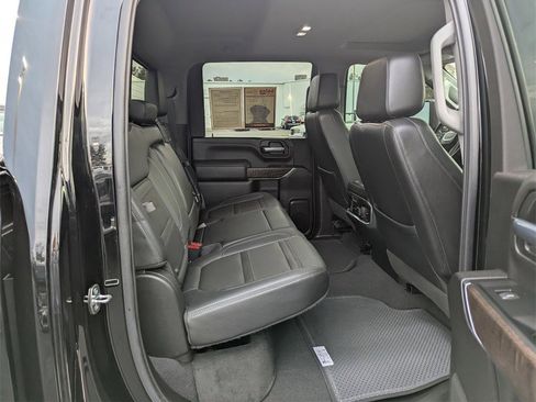Used 2023 GMC Sierra 3500 Denali image 16