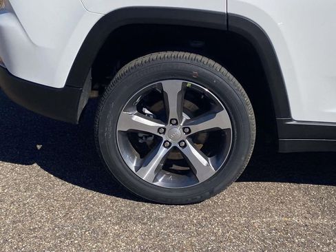 New 2026 Jeep Grand Cherokee Limited w/ Luxury Tech Group II RWD image 38