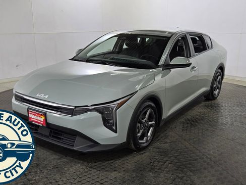 Used 2025 Kia K4 FWD image 3