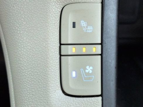 Used 2019 GMC Acadia Denali w/ Technology Package FWD image 24