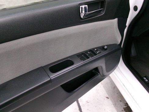 Used 2011 Nissan Sentra 2.0 SR w/ Convenience Pkg image 19