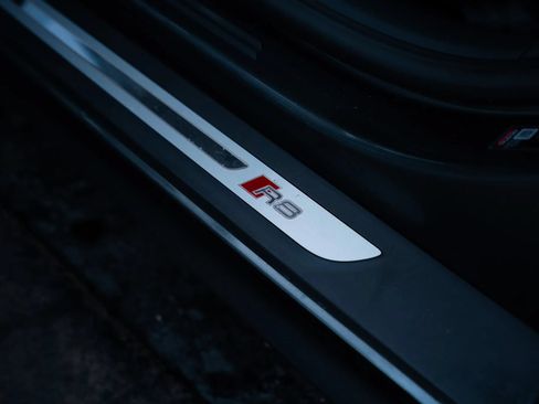 Used 2018 Audi R8 V10 w/ Premium Package RWD image 42