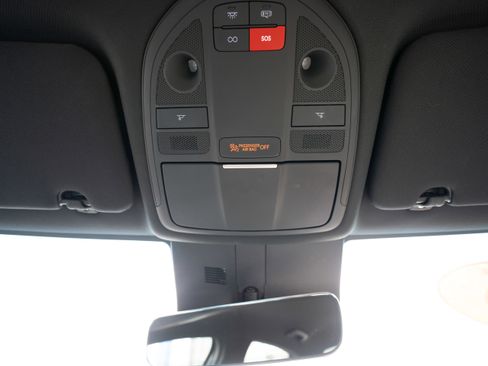 Used 2025 Genesis G70 2.5T RWD image 18