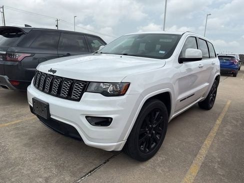 Used 2019 Jeep Grand Cherokee Altitude RWD image 2