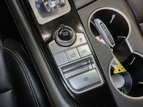 Used 2025 Genesis G70 2.5T AWD/4WD image 24