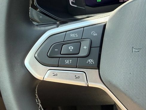 Certified 2022 Volkswagen Taos SEL AWD/4WD image 17