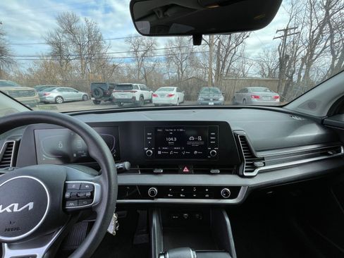 Used 2024 Kia Sportage LX image 31