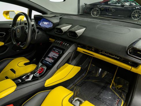 Used 2021 Lamborghini Huracan EVO RWD image 13