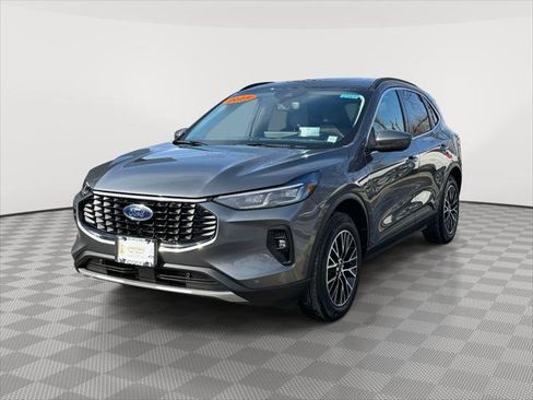 Used 2025 Ford Escape SE w/ PHEV Premium Package image 3