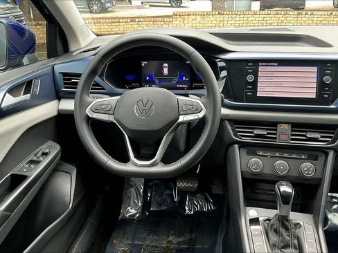 Used 2022 Volkswagen Taos SE image 6