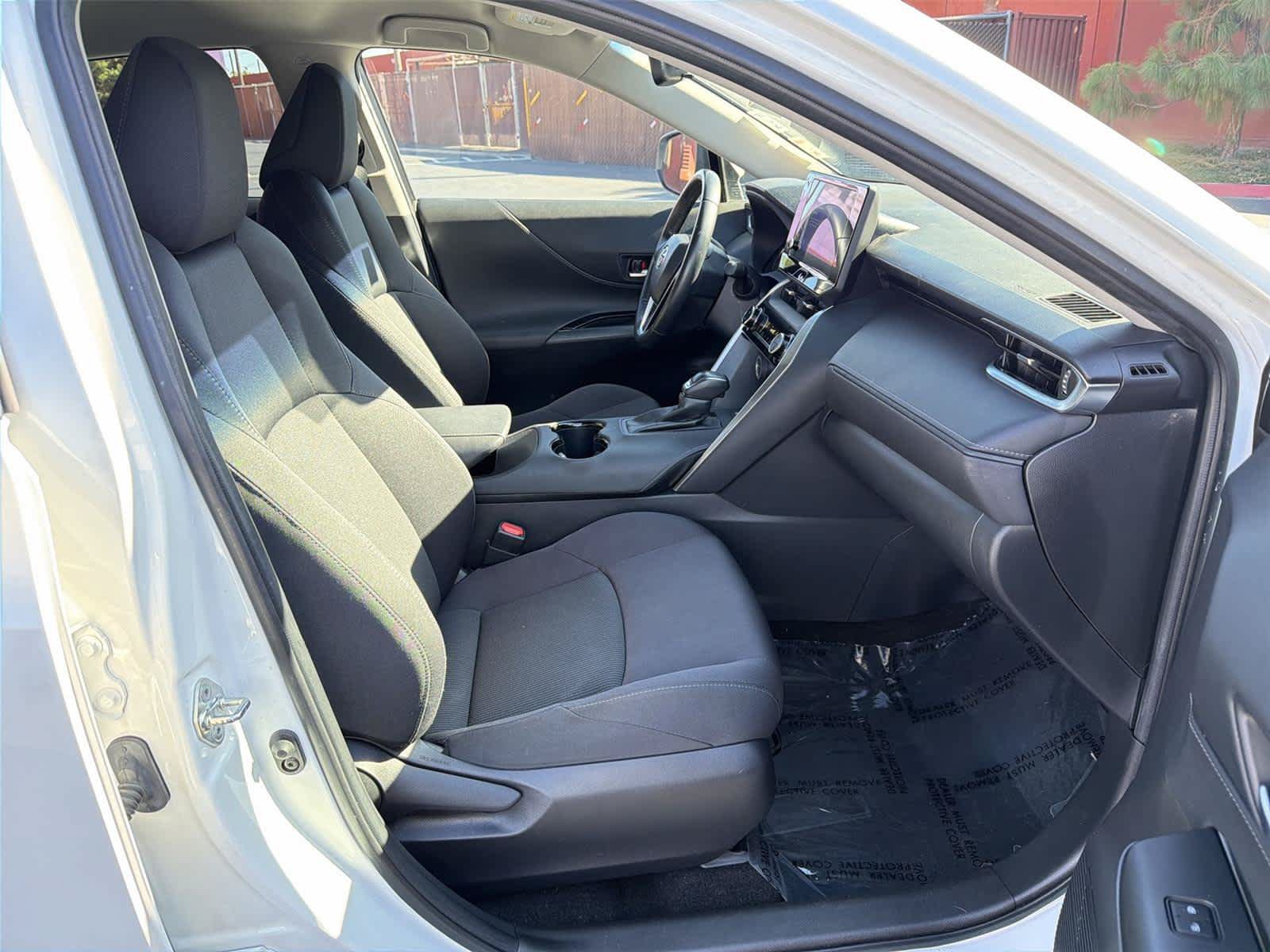 Used 2023 Toyota Venza LE AWD/4WD image 15