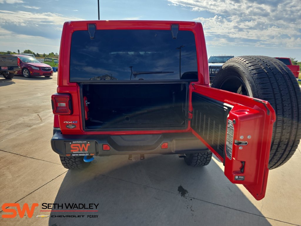 Used 2022 Jeep Wrangler Unlimited Sahara w/ Cold Weather Group AWD/4WD image 12