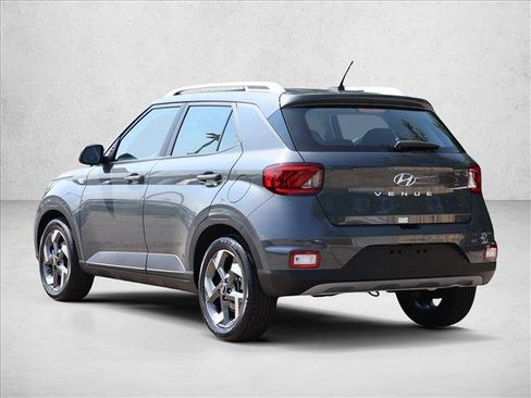 Used 2026 Hyundai Venue SEL FWD image 7