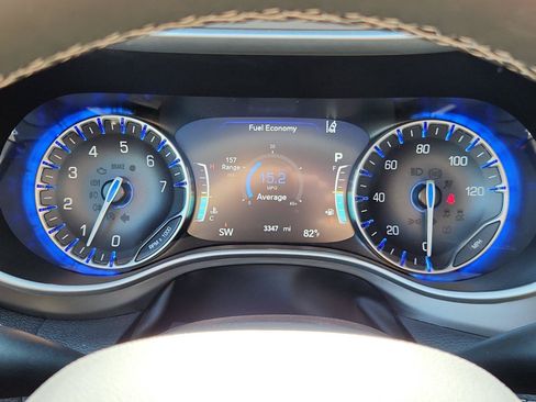 Used 2027 Chrysler Pacifica Limited FWD image 23