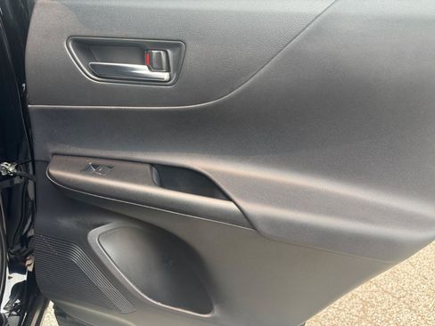 Used 2021 Toyota Venza LE AWD/4WD image 23