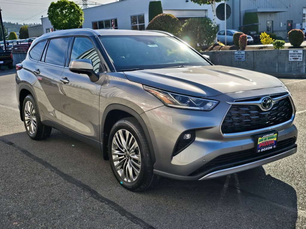 New 2026 Toyota Highlander Platinum AWD/4WD image 4